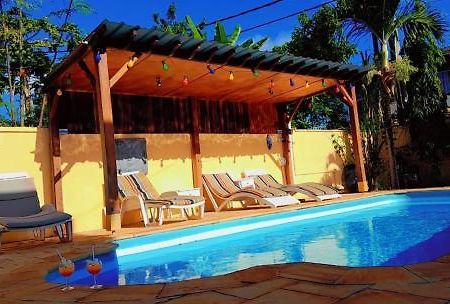 Jolie Villa Santa Avec Piscine Pointe aux Piments Luaran gambar