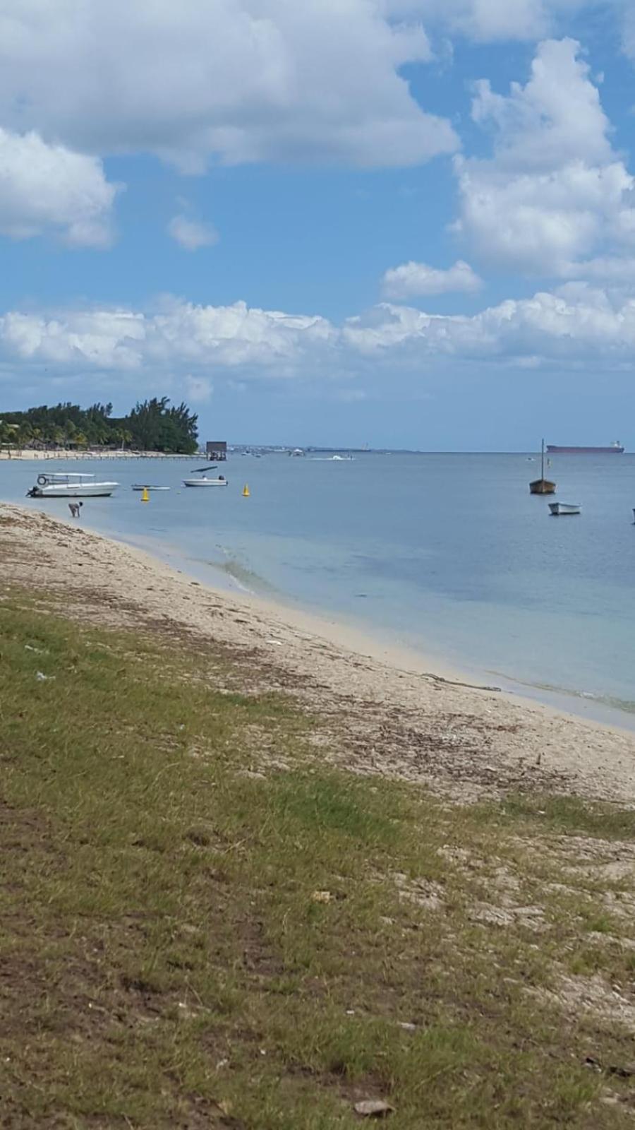 Jolie Villa Santa Avec Piscine Pointe aux Piments Luaran gambar