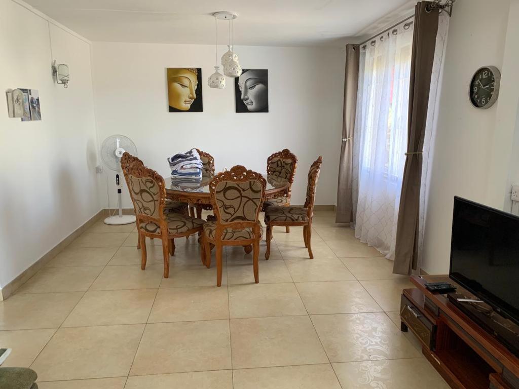 Jolie Villa Santa Avec Piscine Pointe aux Piments Luaran gambar